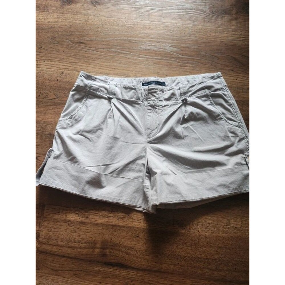 Gap Pinstripe Pleated Cuffed Shorts Beige White Women's Size 6